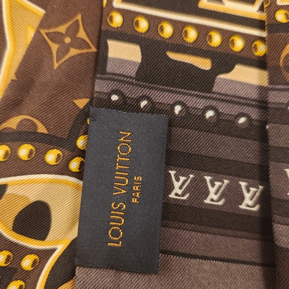 Louis Vuitton Scarf - Picture 6 of 7